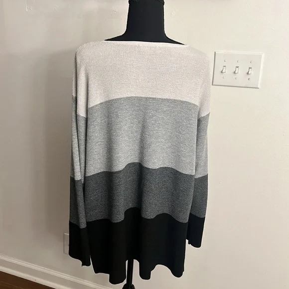 Vince Camuto Plus Size Sweater, Sz. XXL. - Picture 4 of 6